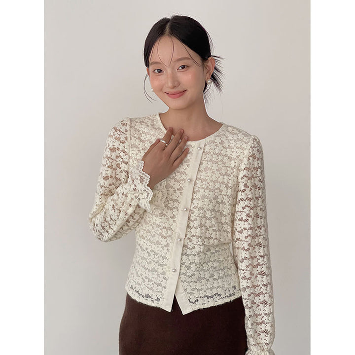 Dame elegant spidsbluse med knapdetaljer og lange ærmer Stilla