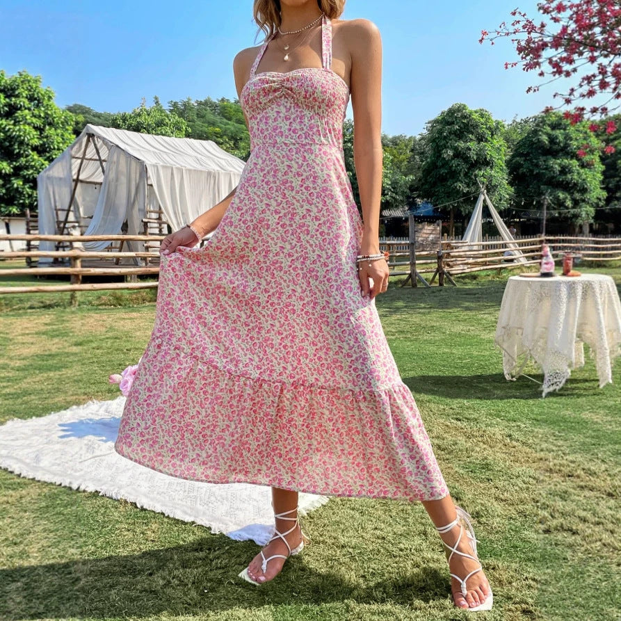 Dame maxikjole med blomstret design og rynket kant Skovae