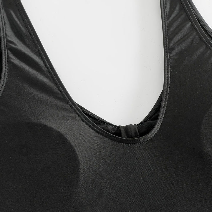 Dame one-piece badedragt med moderne cut-out-design Skovae