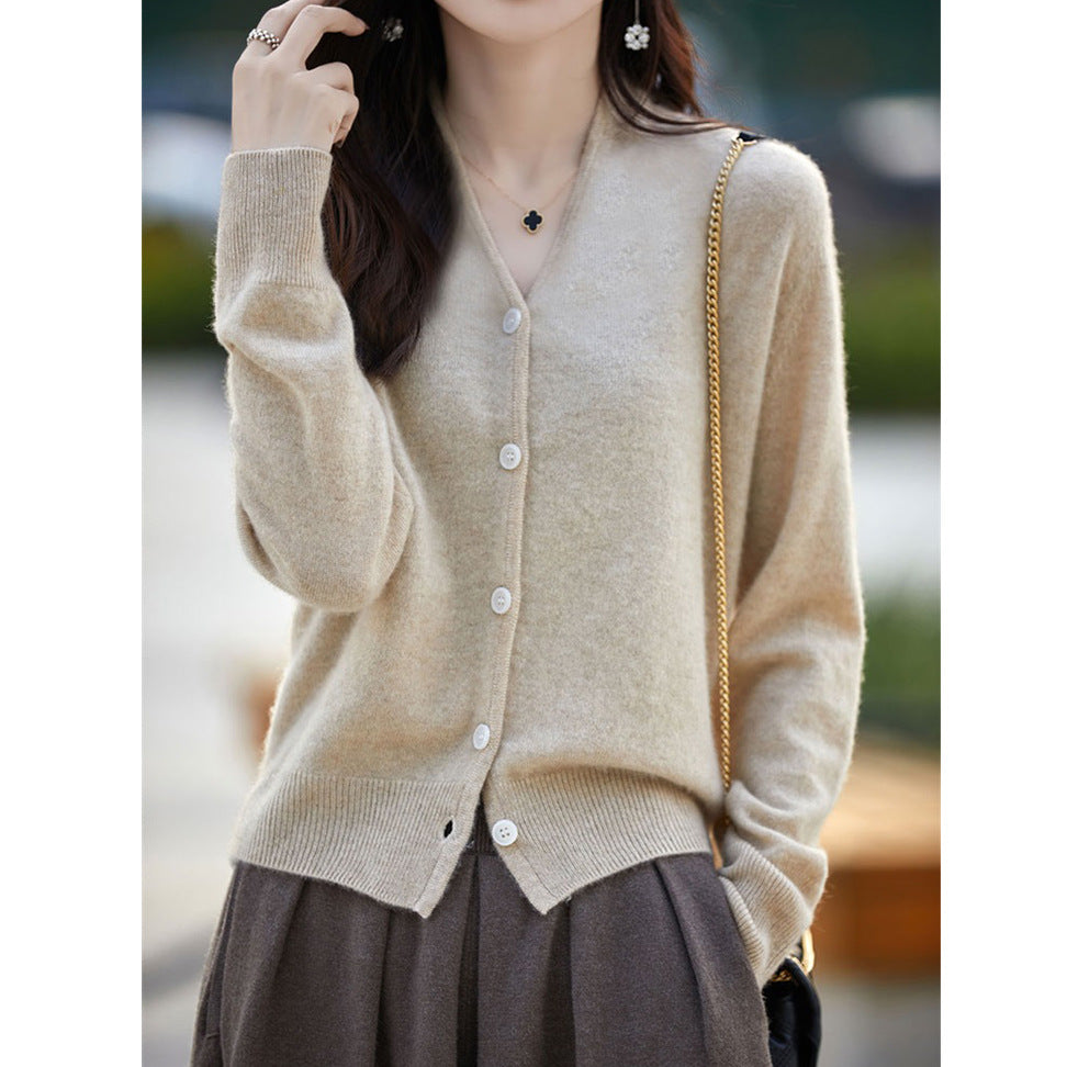 Dame mode cardigan med knaplukning og luksuriøst materiale Stilla