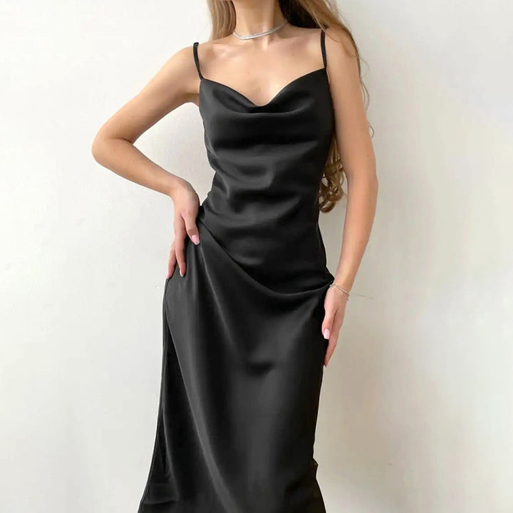 Dame Satin Maxi-kjole med smart V-udskæring og raffineret drapering Stilla