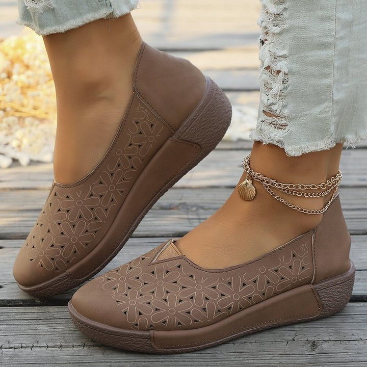 Dame Slip-On sko med floral hulmønster og skridsikker sål Stilla