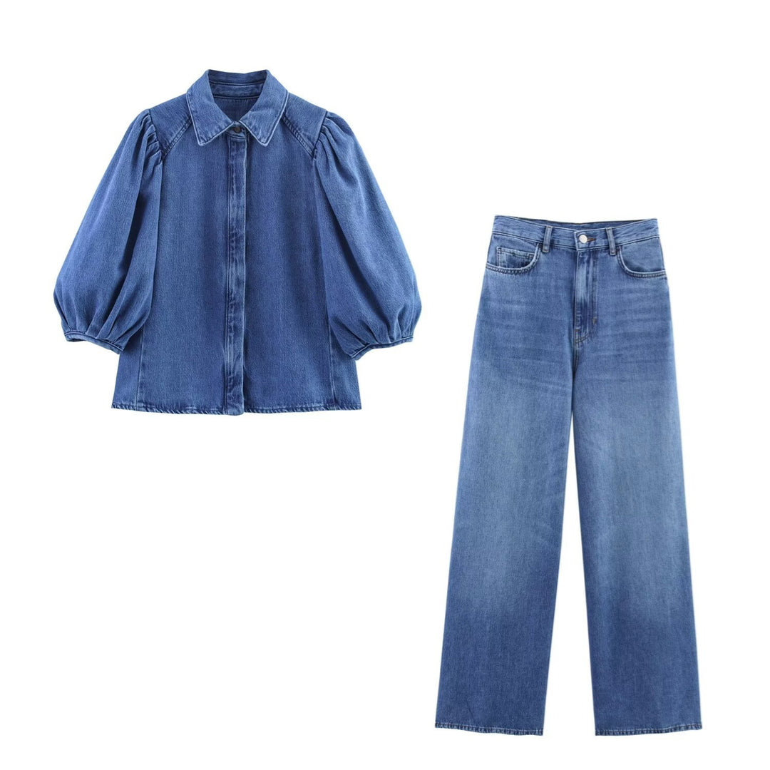 Damer let og struktureret bluse med ballonærmer og vide jeans Skovae