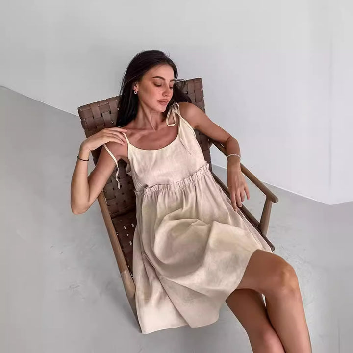 Dame Casual Halterneck Kjole med luftig Silhuet og Bindebånd Stilla