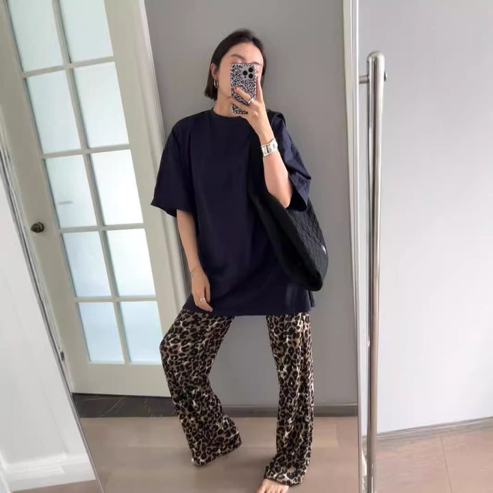 Dame Oversized T-shirt lavet af blødt bomuldsstof med rund halsudskæring og afslappet pasform Stilla
