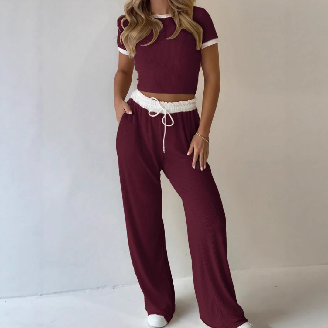 Dame afslappet to-delt fritidssæt med cropped T-shirt og vidde bukser Skovae