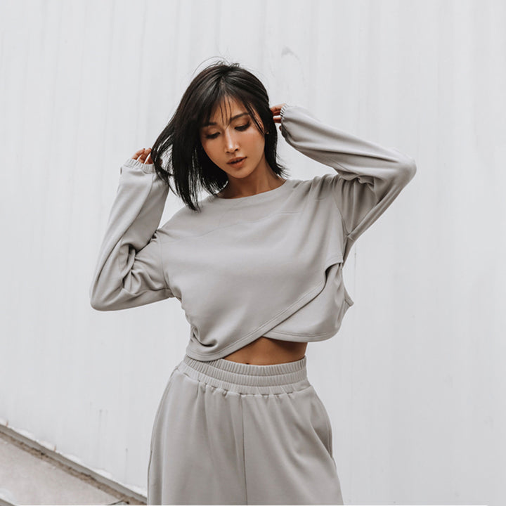Kvindernes afslappede sæt med cropped top og brede sweatpants Skovae