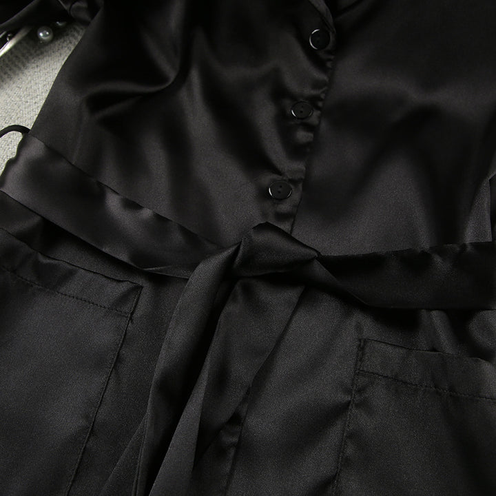 Dame elegant satin-pyjamasæt med fjerlignende detaljer og tætsiddende snit Stilla