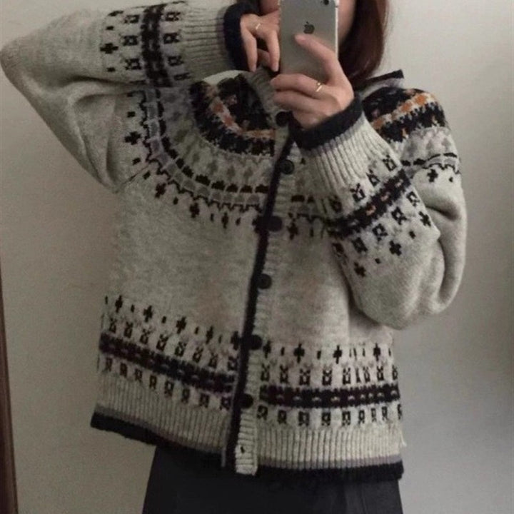 Damer fashionable cardigan med hætte og traditionelt norsk mønster Stilla