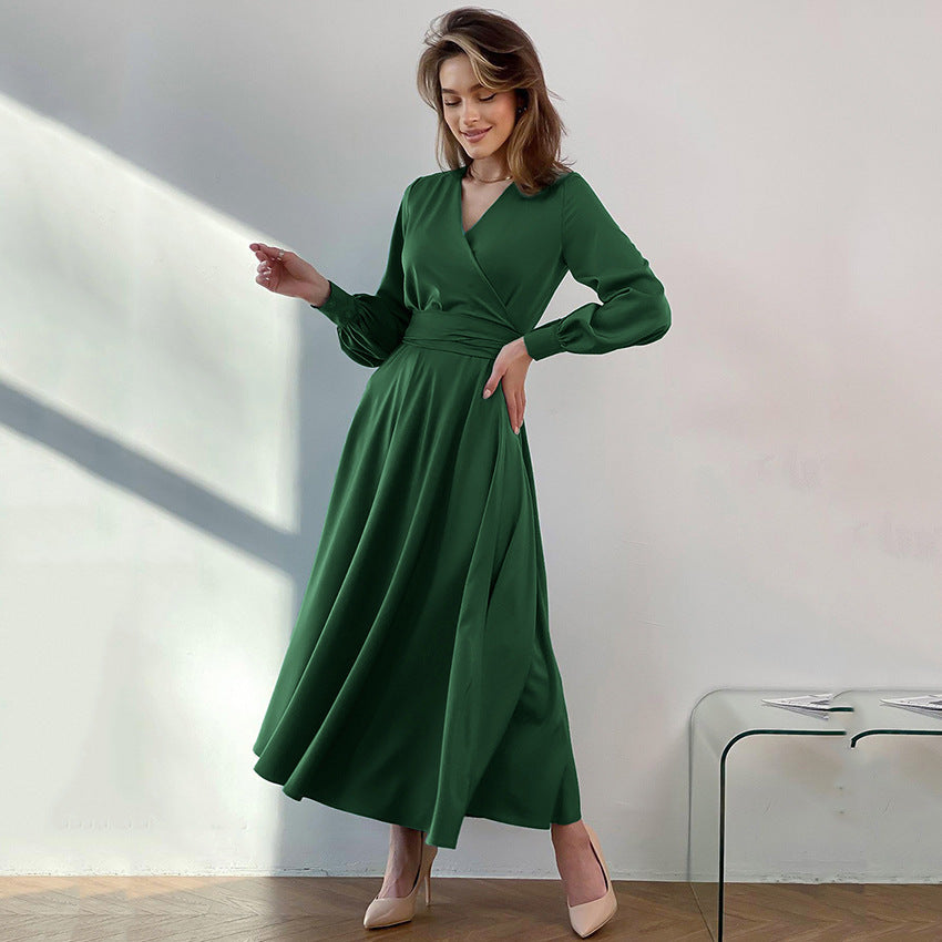 Dame maxikjole med elegant indpakningsdesign og voluminøse ærmer Stilla