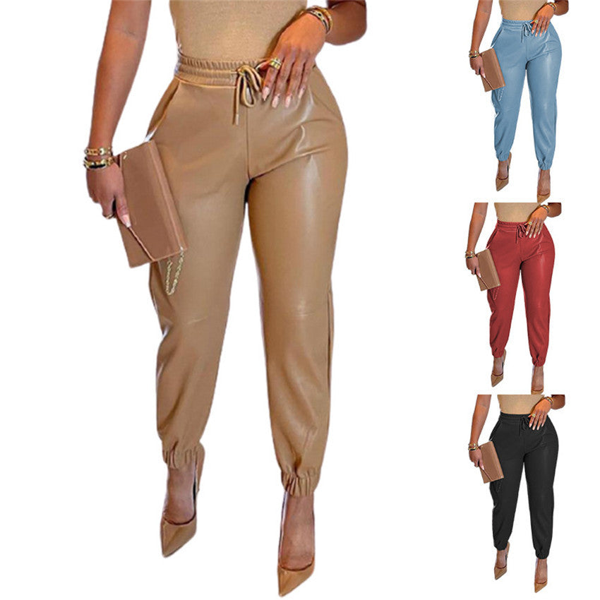 Dame joggingbukser lavet af højkvalitets kunstlæder med elastisk talje og pressefolder Stilla