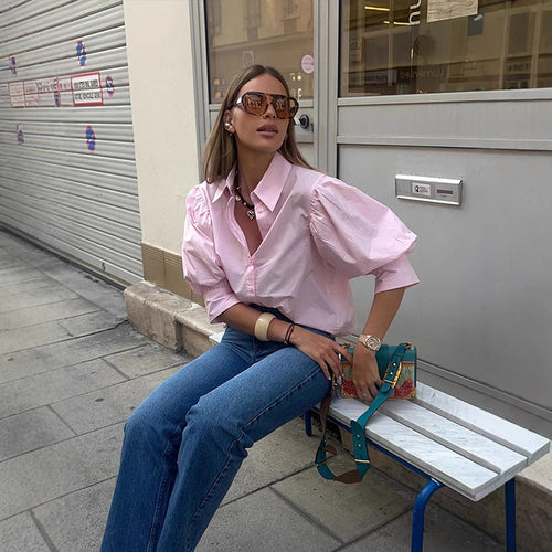 Damebluse med puffærmer og elegant silhuet Stilla