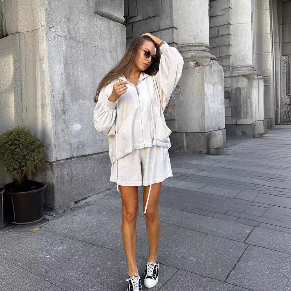 Kvinders afslappede velour hoodie- og shorts-sæt med løstsiddende design Skovae
