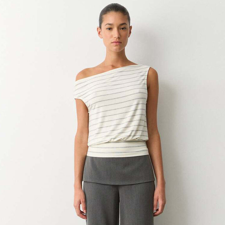 Dame asymmetrisk langærmet skjorte med moderne stribemønster og elegante cut-out-detaljer Skovae