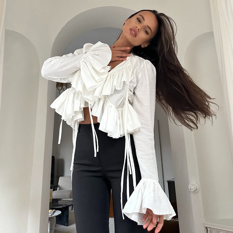 Dame modebluse med flæser Stilla
