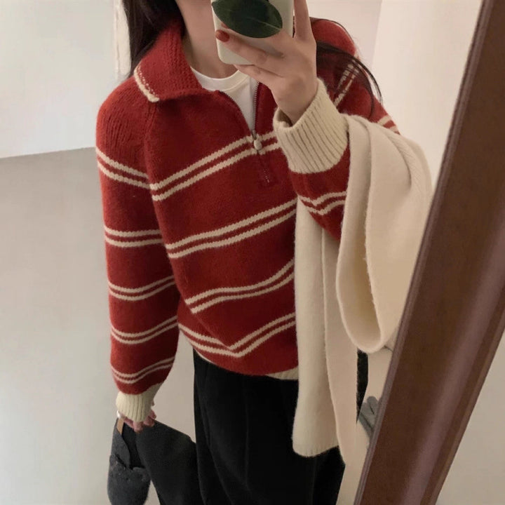 Kvinders strikket pullover med halv lynlås og stribet design Stilla