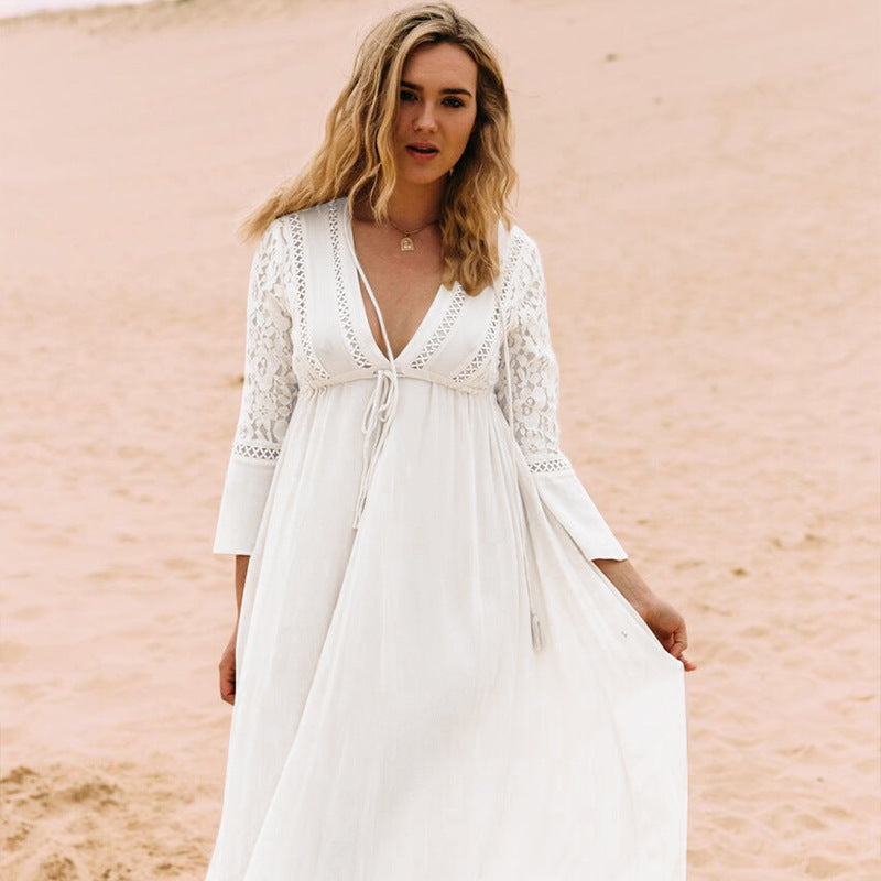 Dame let strandkjole med elegante flæsedetaljer og alsidigt V-udskæring Stilla