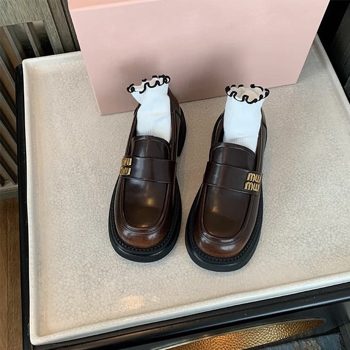 Femme Classic Chunky Loafers med dekorativt tilbehør Stilla