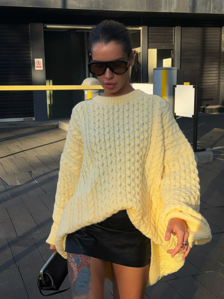 Women's striktrøje i et afslappet oversized design med et stilfuldt struktureret mønster Stilla