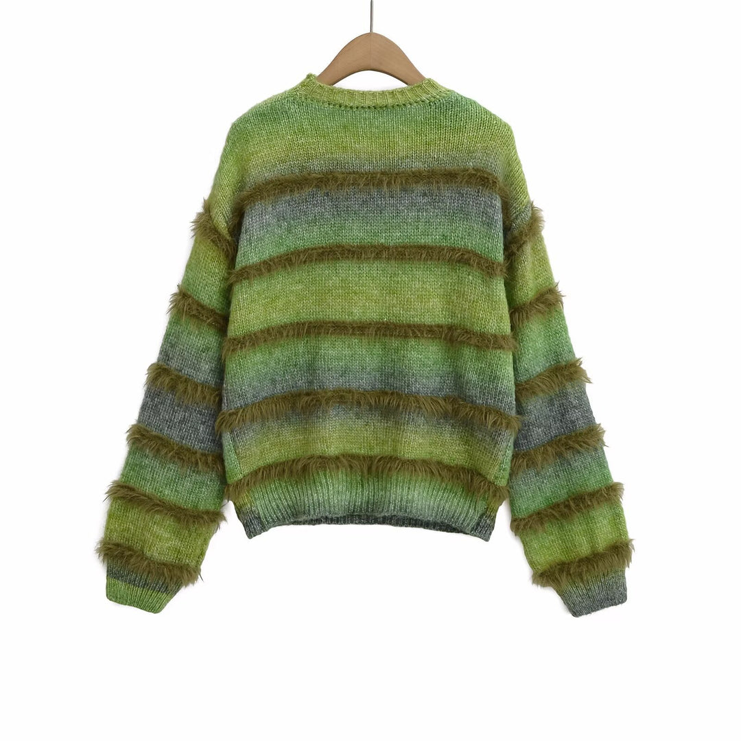 Dame strikpullover med fluffy elementer og farverigt stribemønster Stilla