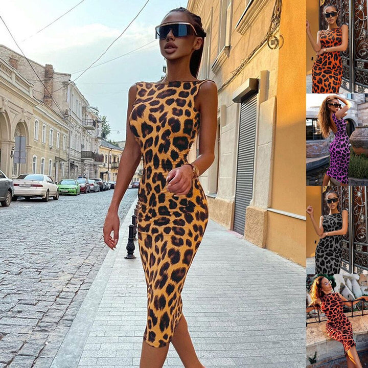 Dame tætsiddende leopard-minikjole med elegant udskæring Stilla