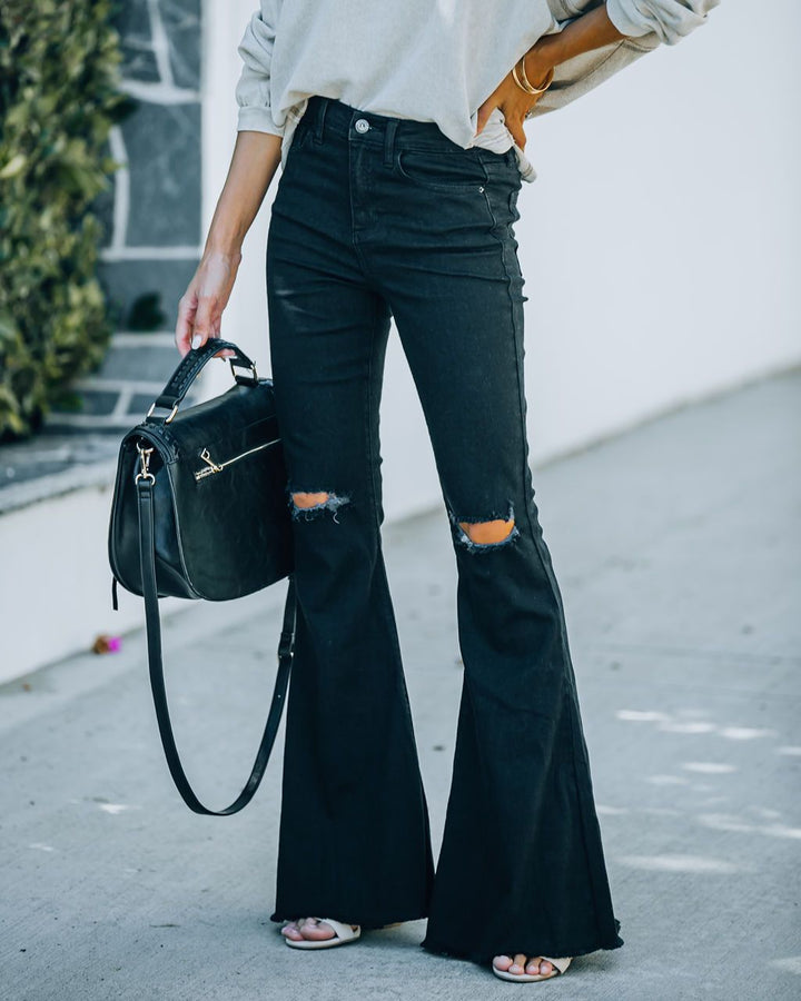 Damejeans i det trendy flared-snit med afslappede ripped-detaljer Stilla
