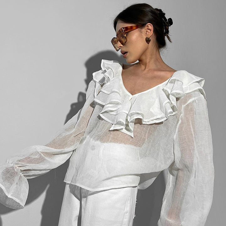 Damebluse med elegante flæser og afslappet snit Stilla