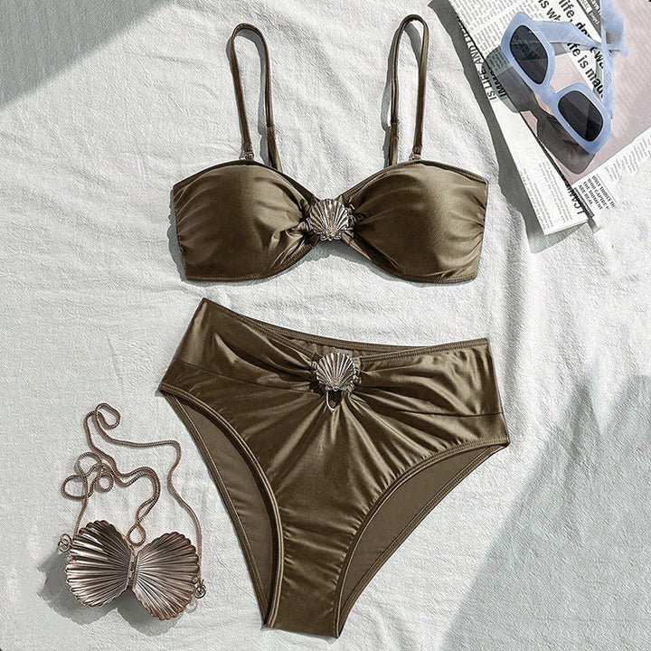 Dame Bandeau-bikini med elegant muslingdetalje og høj benudskæring Skovae