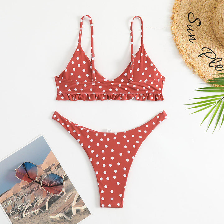 Dame fritidsbikini med ruffle detaljer og prikkemønster Stilla