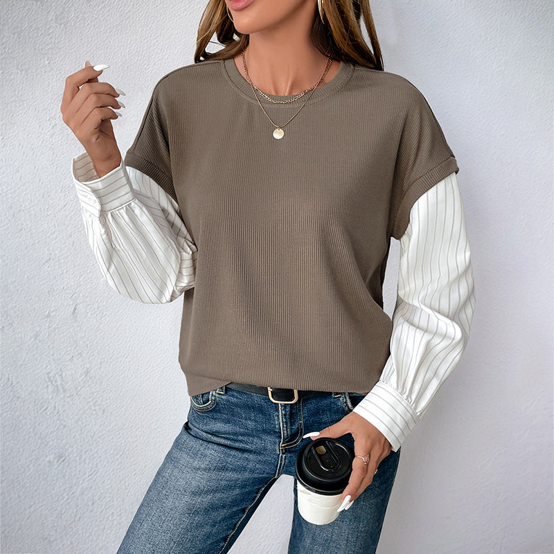 Dames fashionabel top med kreativ lagdelt look og elegante rullede ærmer Stilla