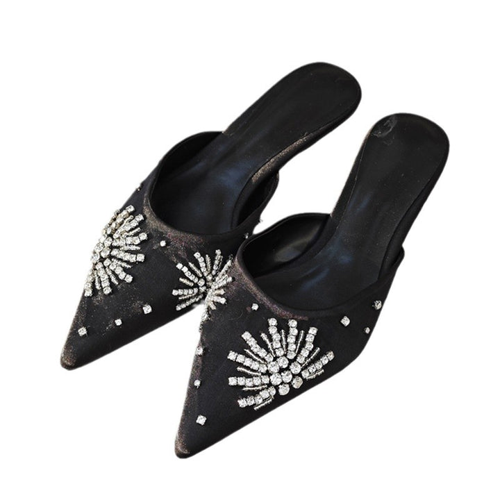 Dame Mules med funklende strass dekorationer og elegant spids design Stilla