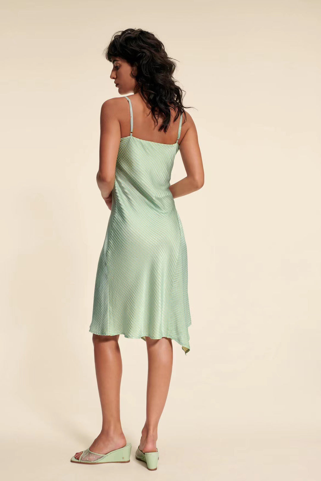 Dame Satin Kjole i elegant snit Stilla