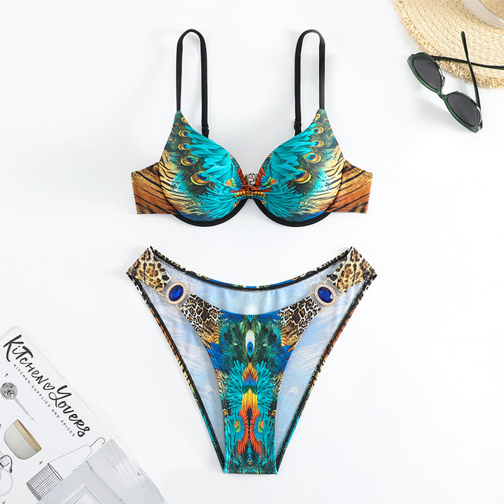 Dame Triangel-bikini med ekstravagant fjerdesign og funklende accenter Skovae