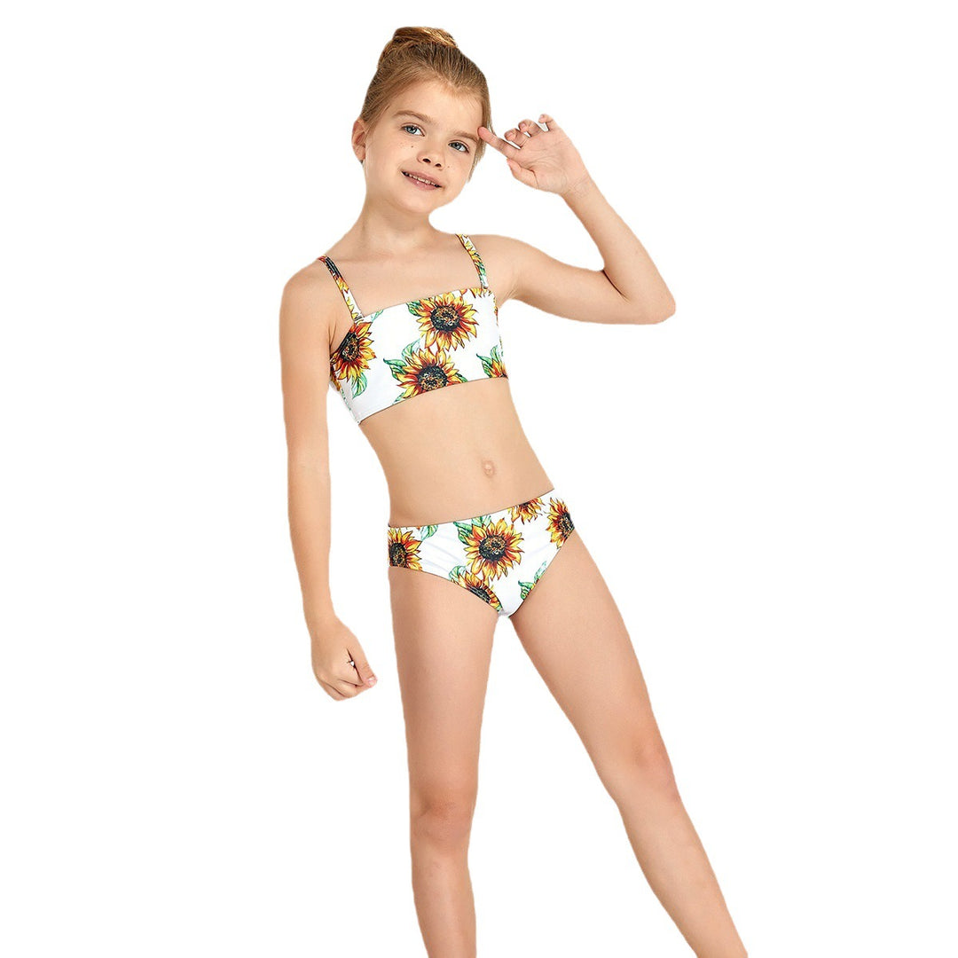 Pigebikini-sæt med moderigtigt crop-top og højt skårne shorts Stilla
