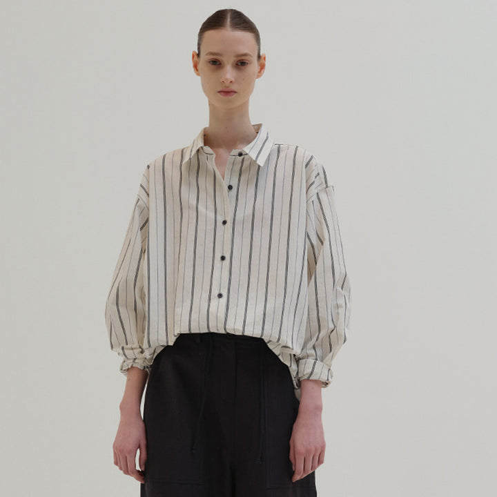Dame Oversize Skjortebluse med fine striber Stilla