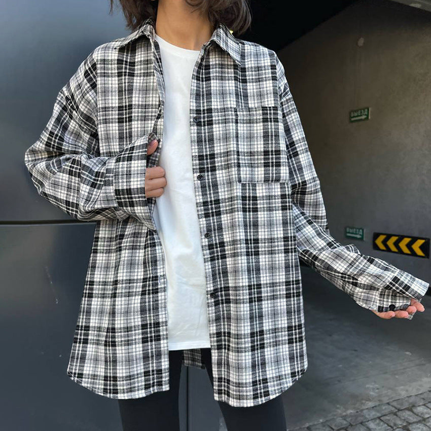 Dame Oversized Karo Skjorte med lange ærmer og moderne detaljer Stilla
