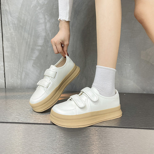 Dame Sneaker i minimalistisk design med praktisk Velcro-lukning Stilla