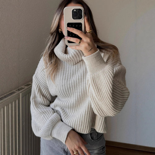 Kvinders chunky strikket sweater med høj krave og bredskårede ærmer Stilla