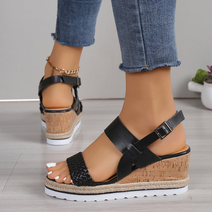 Dame kile-sandaler med raffineret rem-design og behagelig korksål Stilla