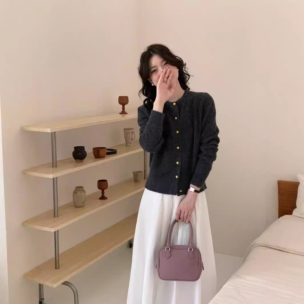 Kvinders cardigan med elegante knapdetaljer og blødt materiale Stilla