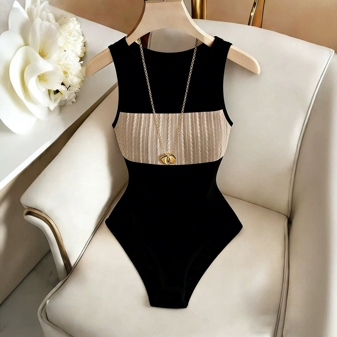 Dame Højskåret Badedragt med elegant, ribbet Overdel Skovae