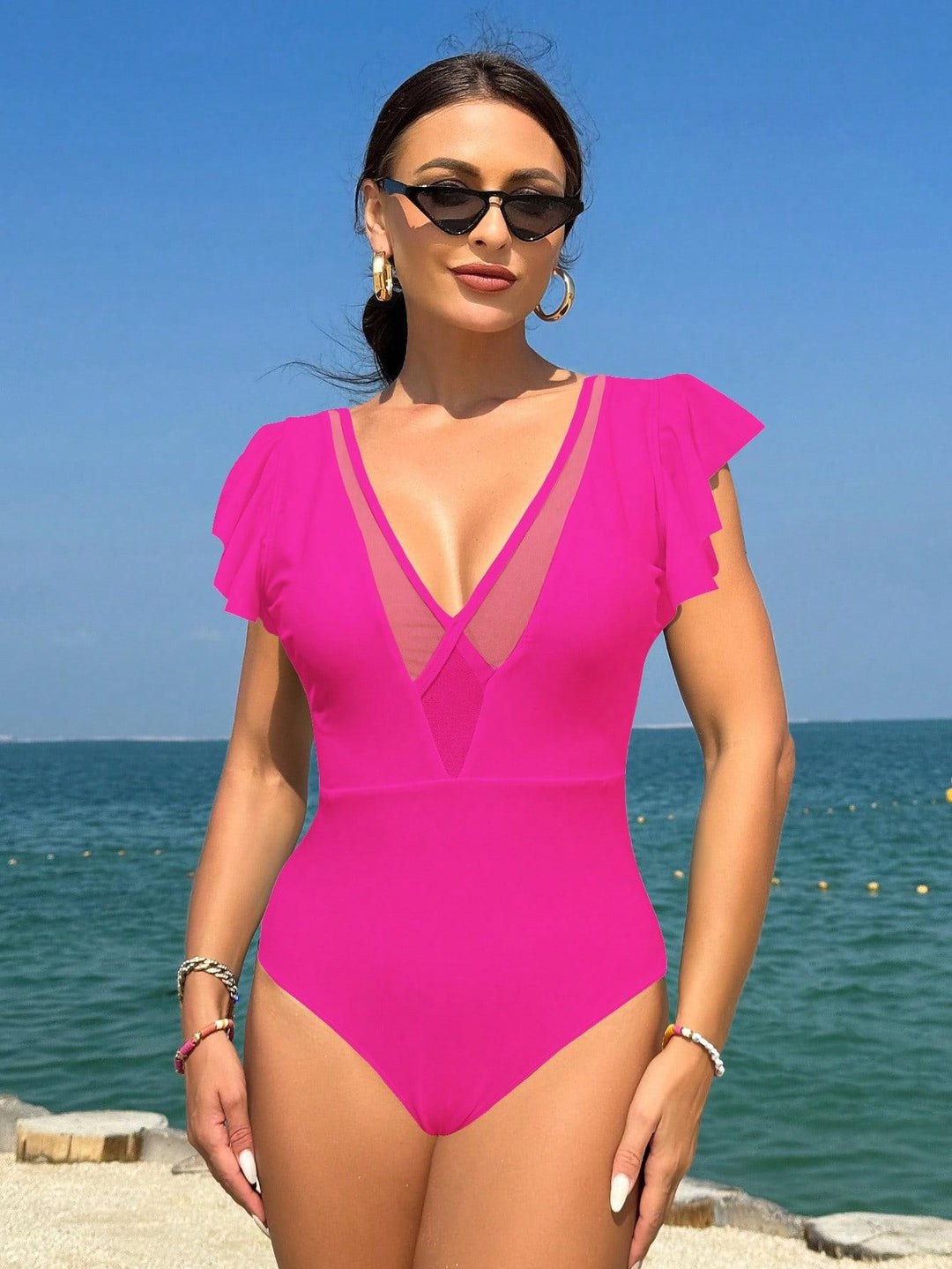 Dame one-piece badedragt med elegante flæser og dyb V-udskæring Skovae