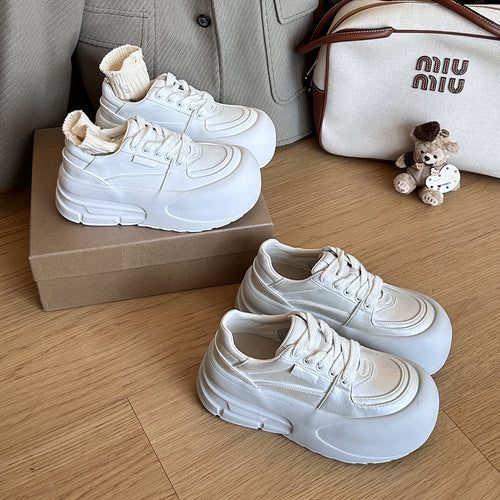Femme Chunky Platform Sneakers med retro-silhouette Stilla