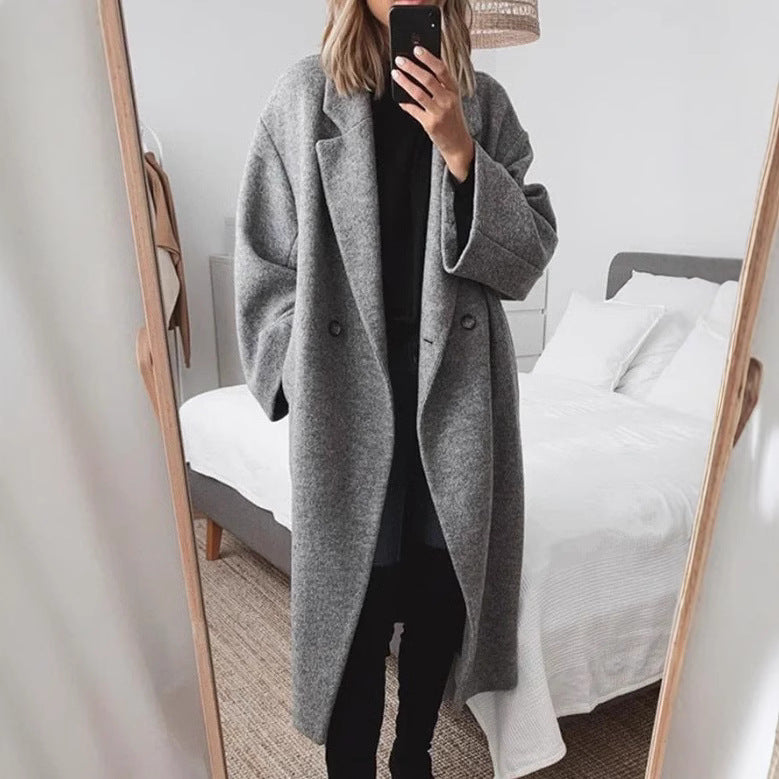 Kvinders oversized uldfrakke med dobbelt knaplukning og elegant snit Stilla