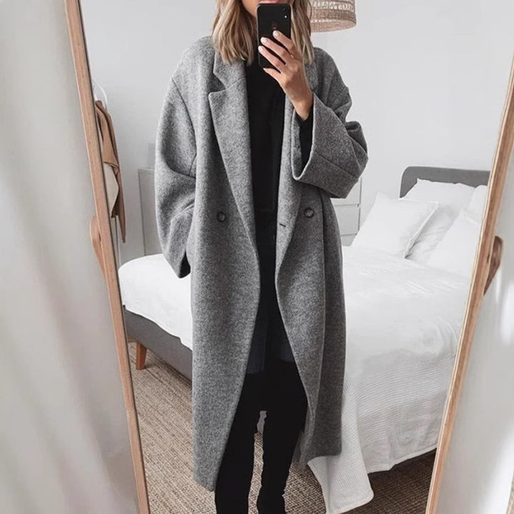 Kvinders oversized uldfrakke med dobbelt knaplukning og elegant snit Stilla