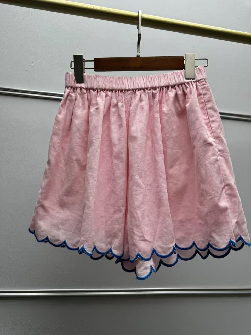 Damebluse med håndlavede florale broderier og løs pasform Stilla