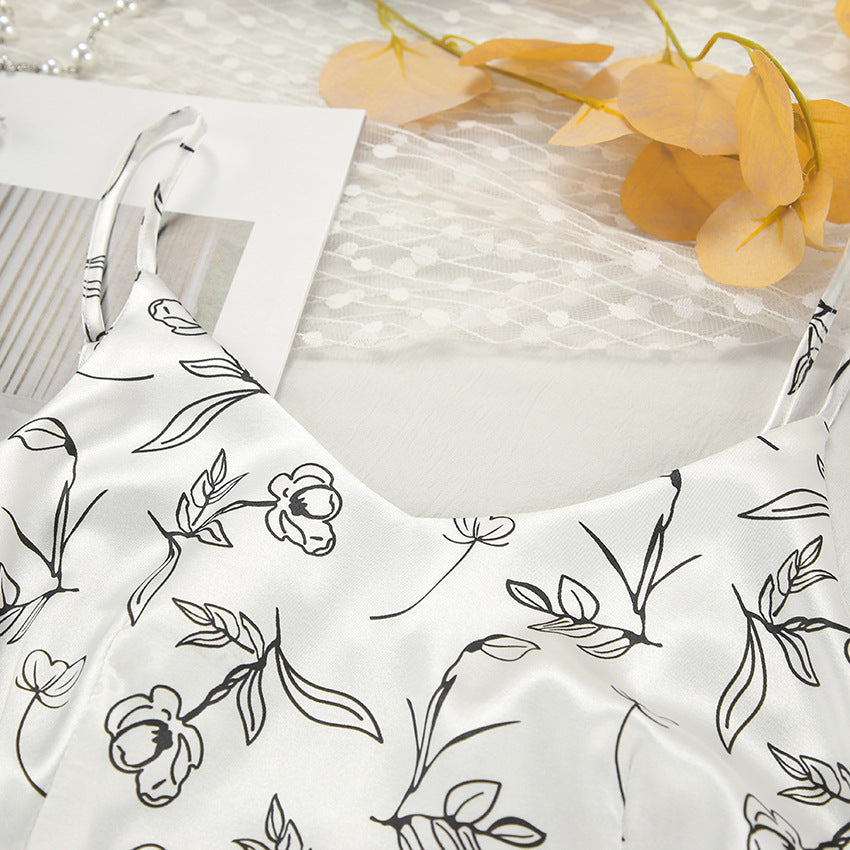 Dame pyjamasæt med detaljeret blomsterdesign og luftig pasform Stilla