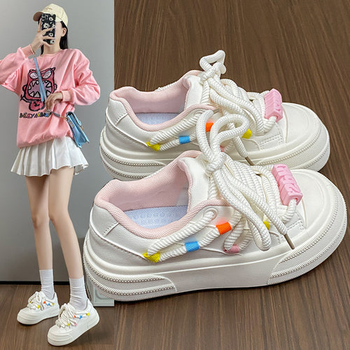 Dame komfortable sneakers med farvede snørebånd og tyk sål Stilla