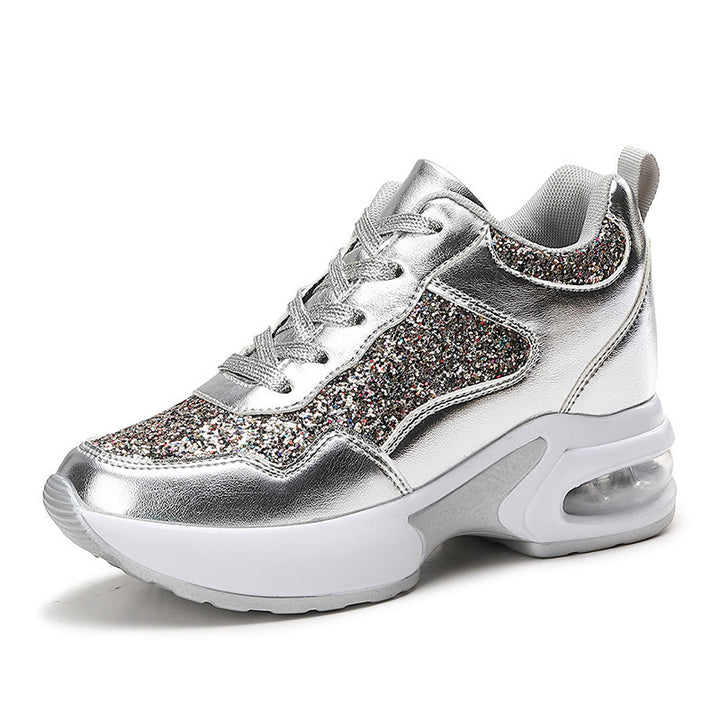 Dame nan modische Plateau-Sneaker med glimmerdetaljer og synlig luftpude Skovae
