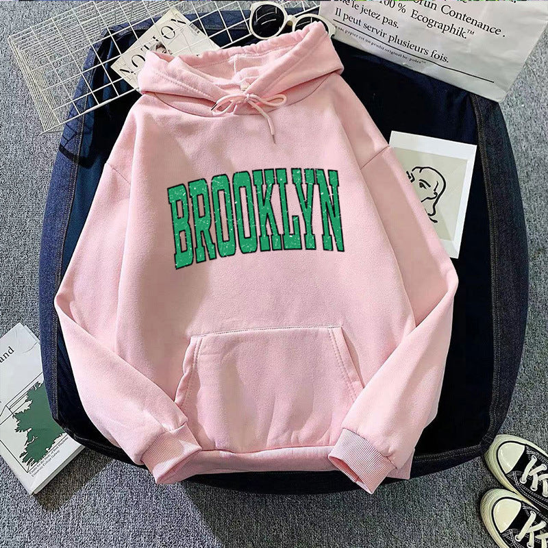 Kvinders hoodie med afslappet Brooklyn print Skovae